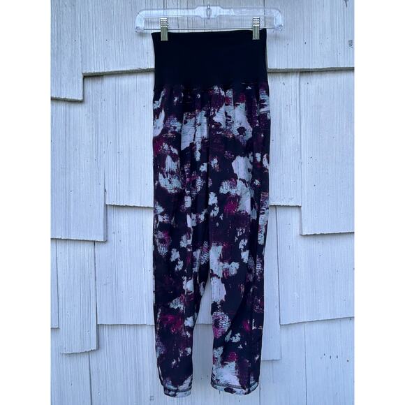 Lululemon Tranquil Crop Kara Blossom Multi/Black High Waist Cropped Pants Size 2 - Picture 4 of 10